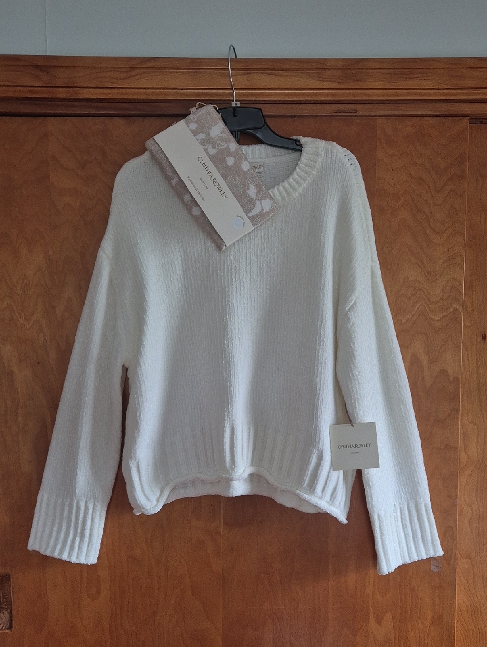 Cynthia Rowley Women's 2-Piece Set White Crewneck Women's Sweater and Wristlet